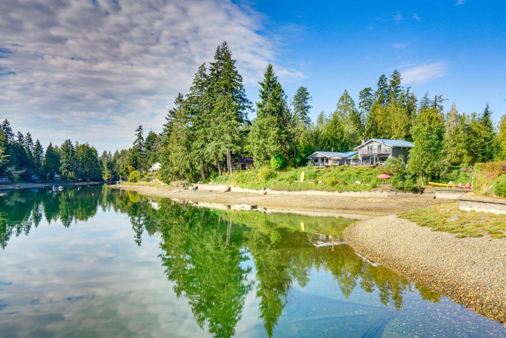 Waterfront Allyn Retreat with Guest House and Beach!